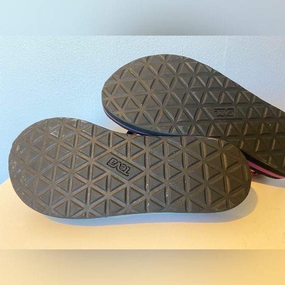 Teva *HUMMINGBIRD GLOXINIA* sandal 🩷💜 - Picture 3 of 3